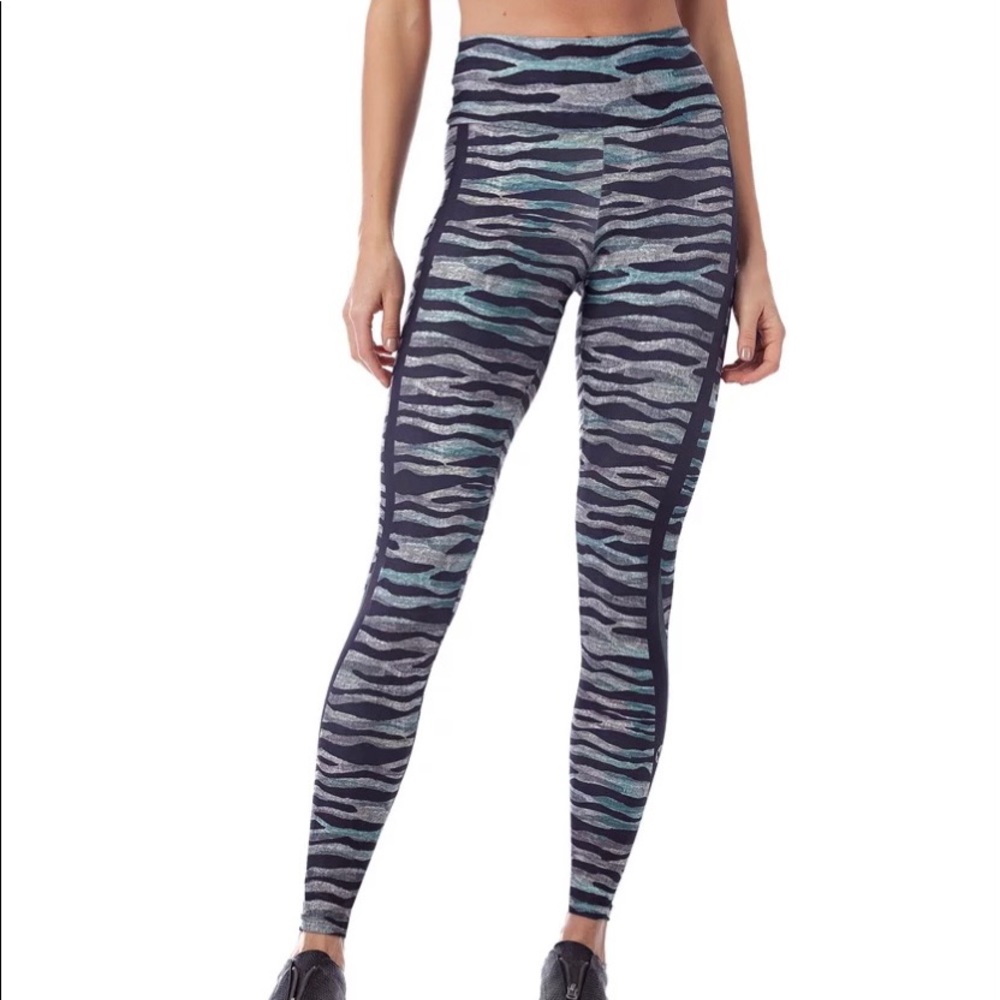 NWT Vestem moisture wicking leggings